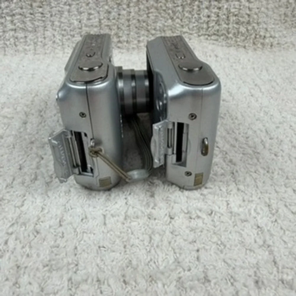 Nikon Coolpix L3 & L4 Digital Camera Bundle Silver Point and Shoot PARTS/REPAIR